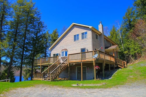 gm side with lake view, vacation rentals, and muskoka cottage rental, cottages and cottage rentals, rentals in Ontario, Northern Ontario, homes vacation rentals on Otter Lake